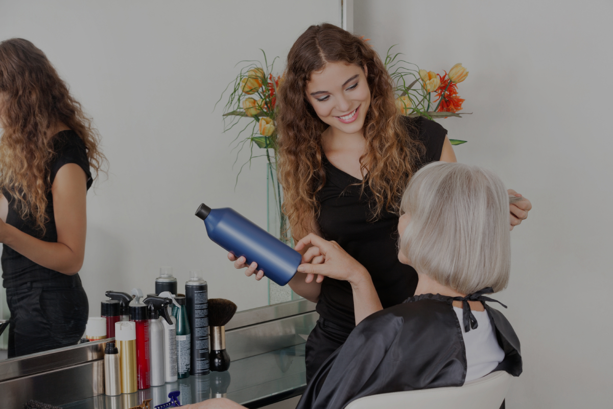 So steigerst du den Umsatz pro Termin: Upselling und Cross-Selling im Salon (ohne dass es unangenehm wird)